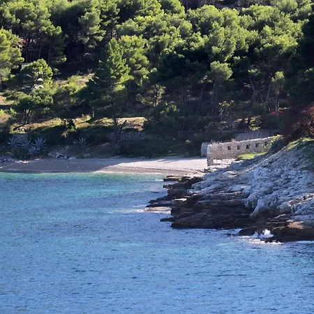 Apartments By The Sea Vis - 8525