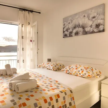 Apartment Apartments By The Sea Vis - 8525 Vis