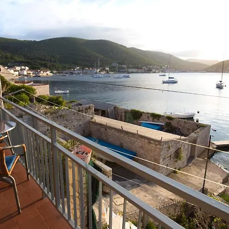 Apartments By The Sea Vis - 8525 Apartment
